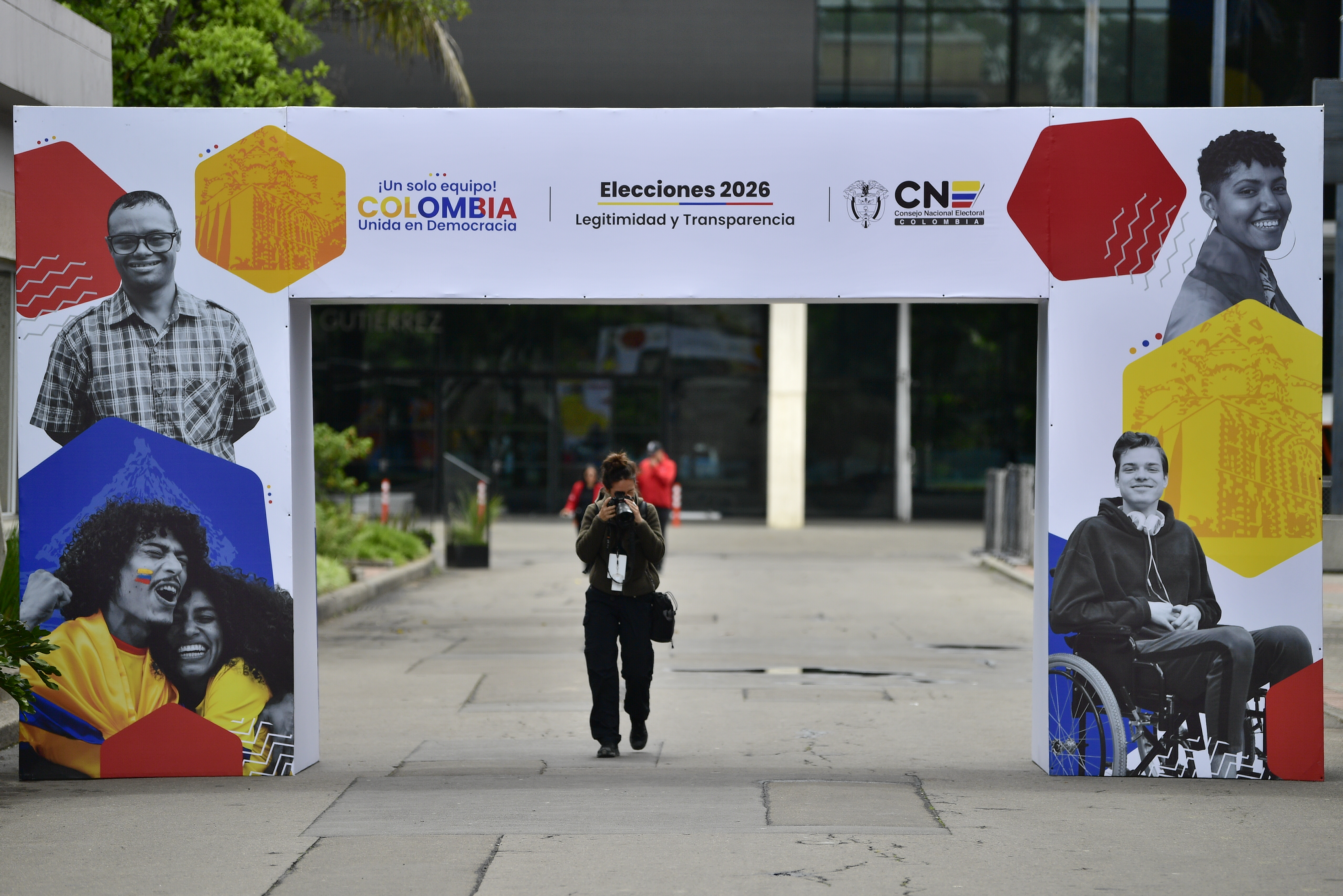Instalación de mesas, zonas de prensa y puestos de votación en Corferias previo a las elecciones presidenciales primera vuelta 31 de mayo