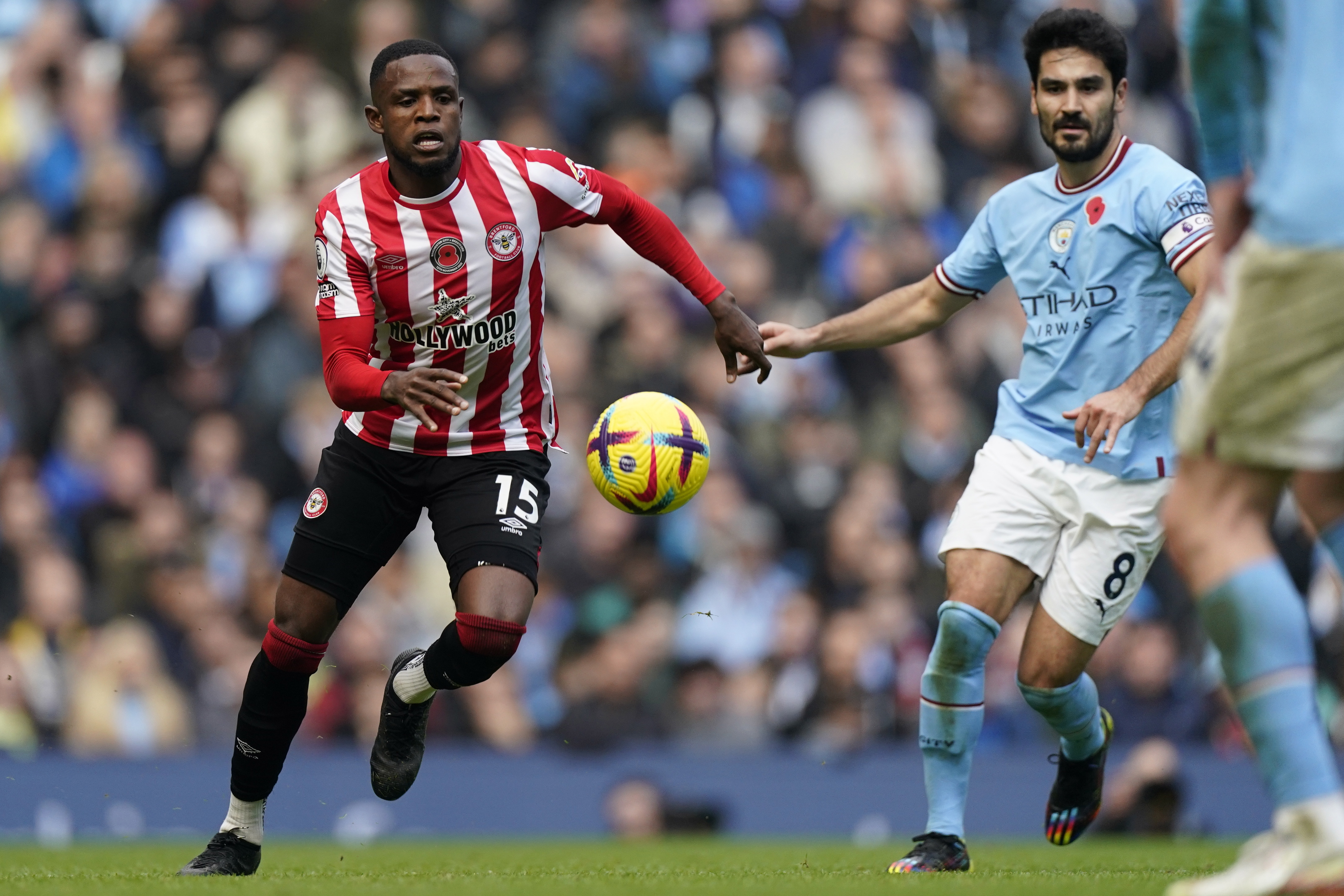 Brentford le dio una mano a Arsenal y venció a Manchester City de visitante