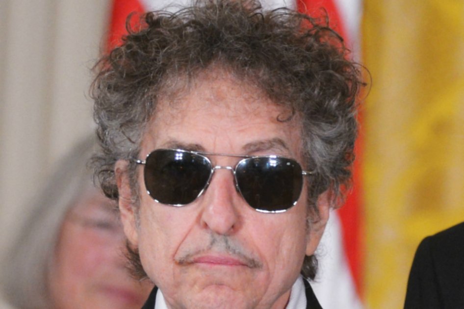 Bob Dylan sigue los pasos de Sinatra y prepara un nuevo álbum, según medios