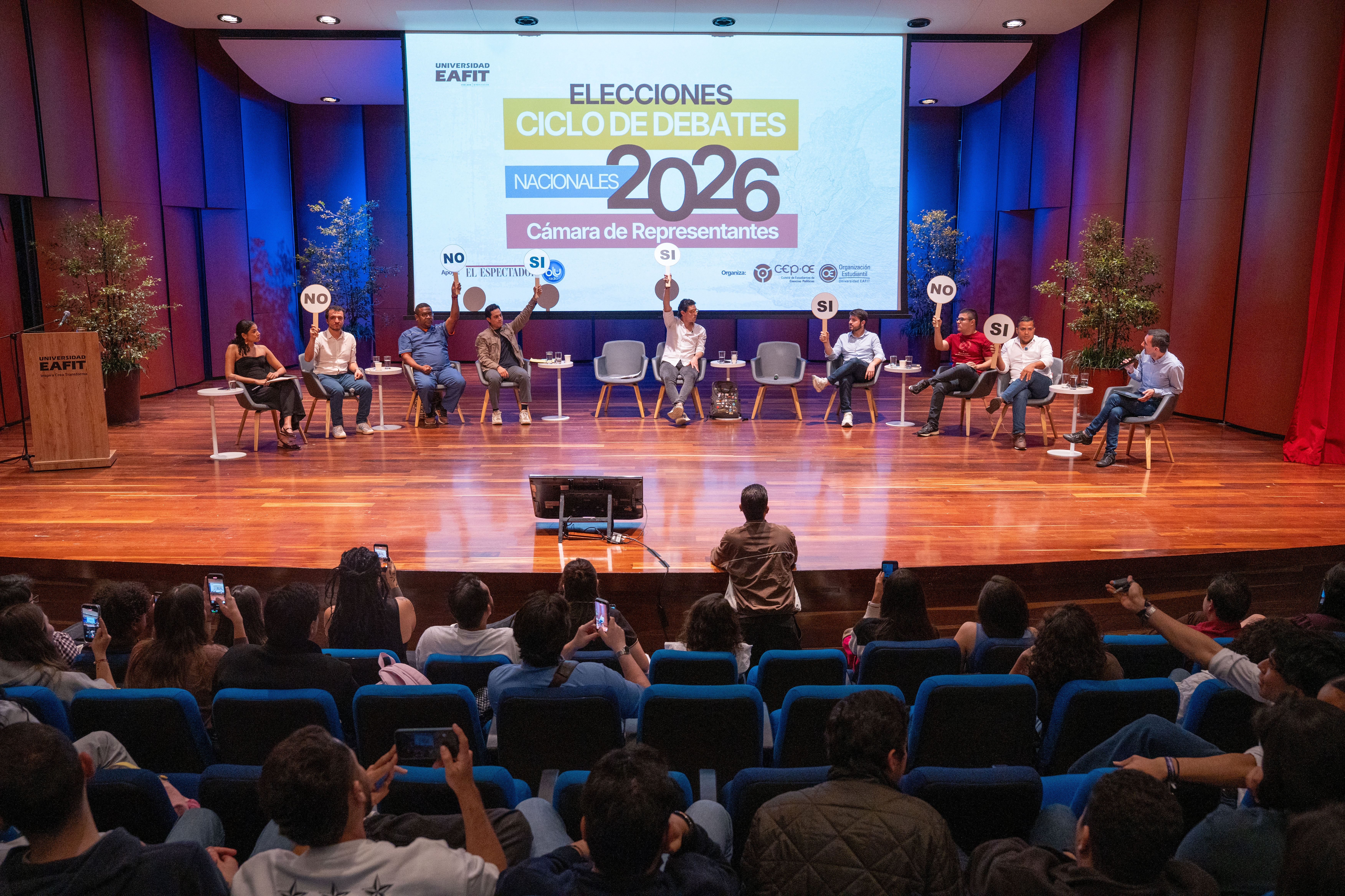Alejandro Arcila (Ahora Colombia), Carlos Oliveros (Frente Amplio Unitario), Federico Hoyo (Centro Democrático), José Miguel Zuluaga (Creemos), Juan David Roldán (Alianza Verde), Luis Miguel López (Partido Conservador), Santiago Ortiz (Fuerza Ciudadana) y Yanith Segura (Alma) fueron los candidatos a la Cámara por Antioquia que estuvieron en el debate que organizó Eafit en alianza con El Espectador y Blu Radio.