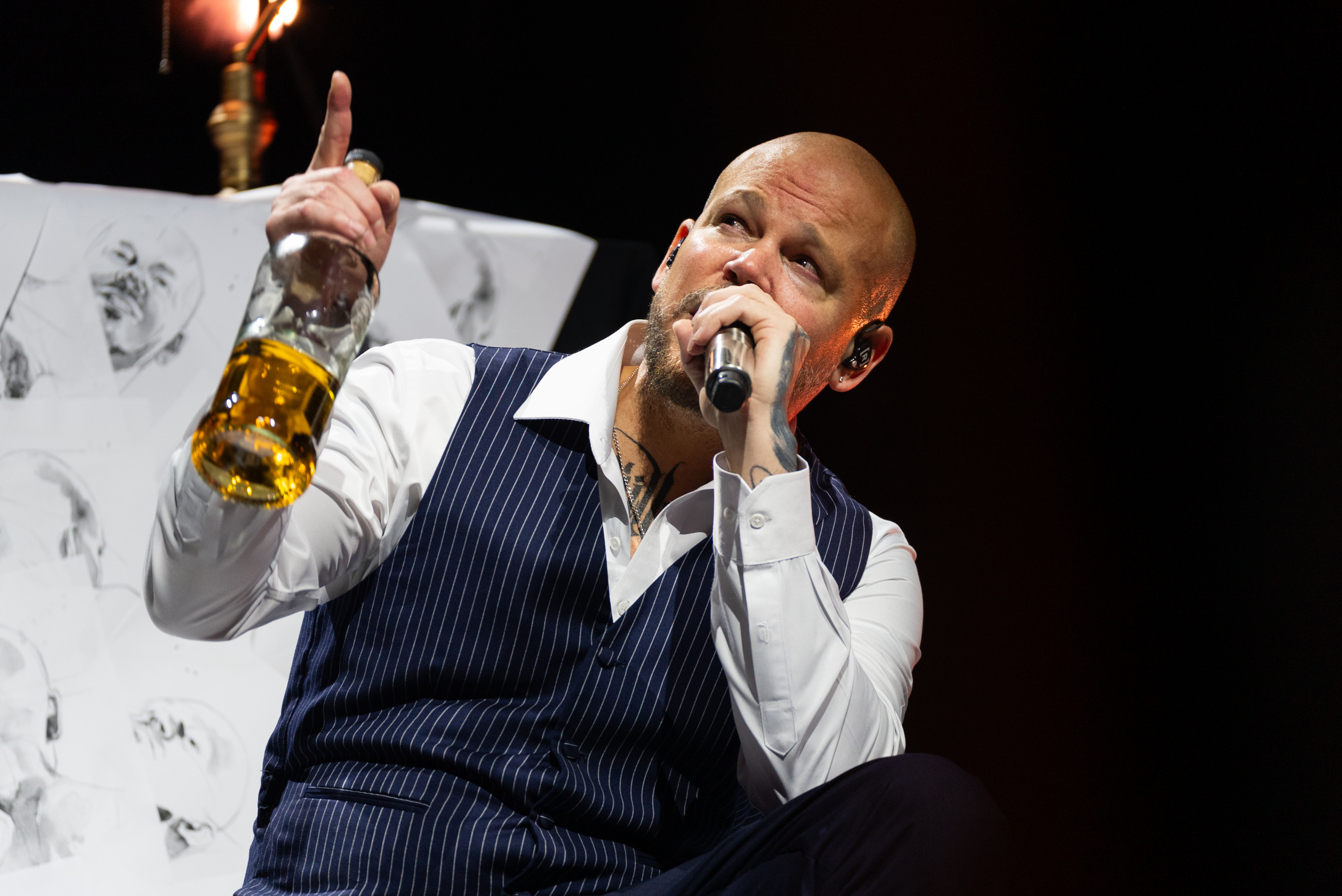 El nombre escogido para esta gira es el mismo con el que el cantante tituló su más reciente álbum para el que colaboró con distintos artistas latinoamericanos.
