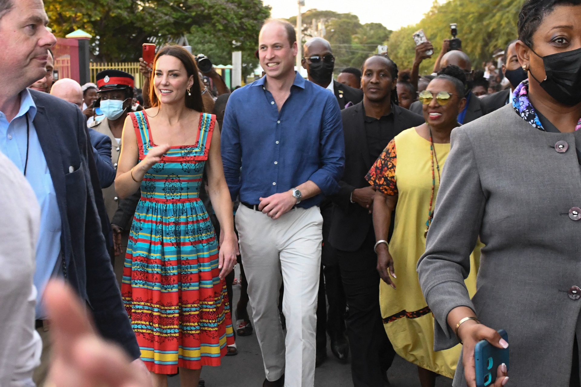 Entre críticas y protestas, así fue la visita del príncipe William al Caribe