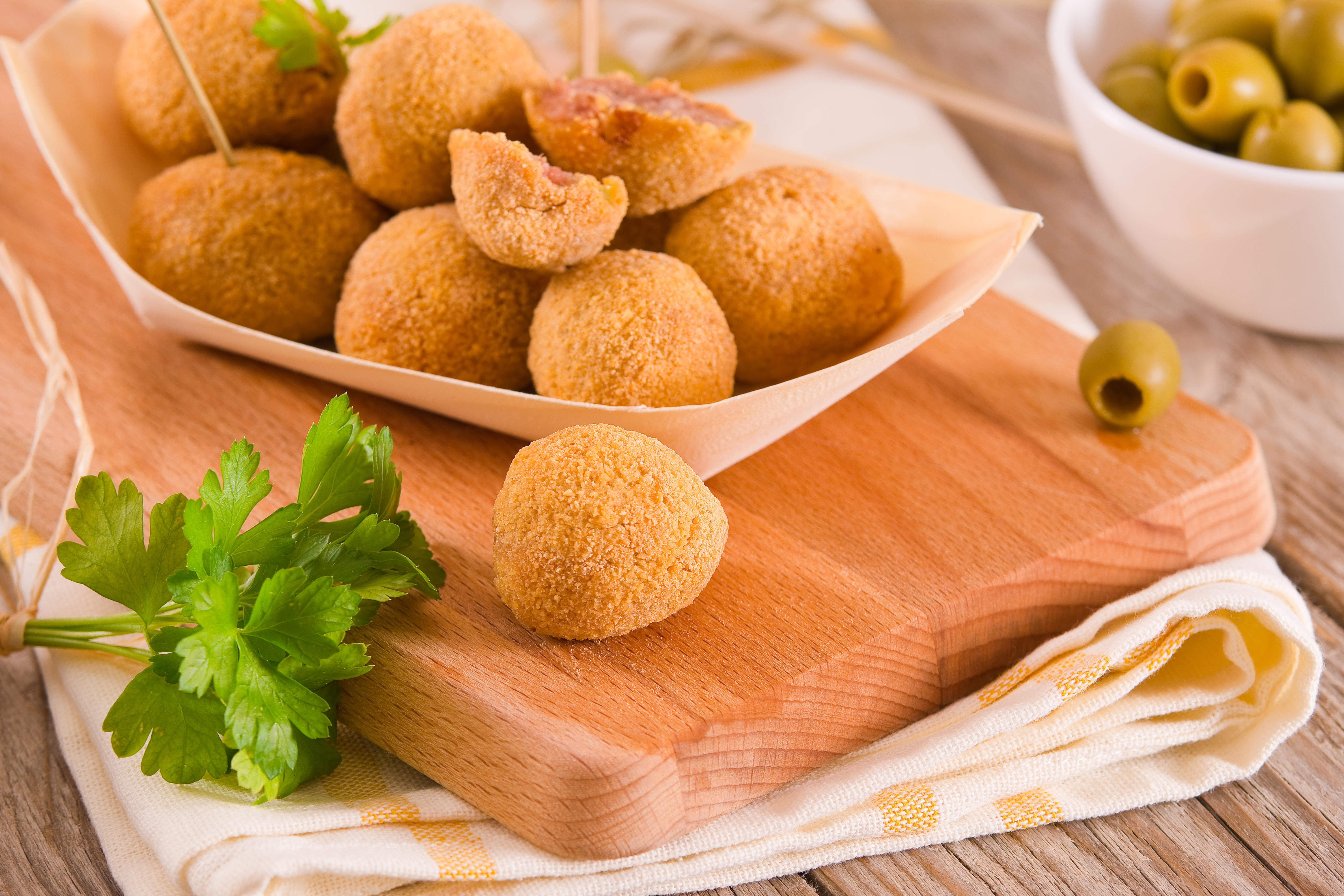 Las aceitunas fritas rellenas de queso azul que todos van a querer en su tabla