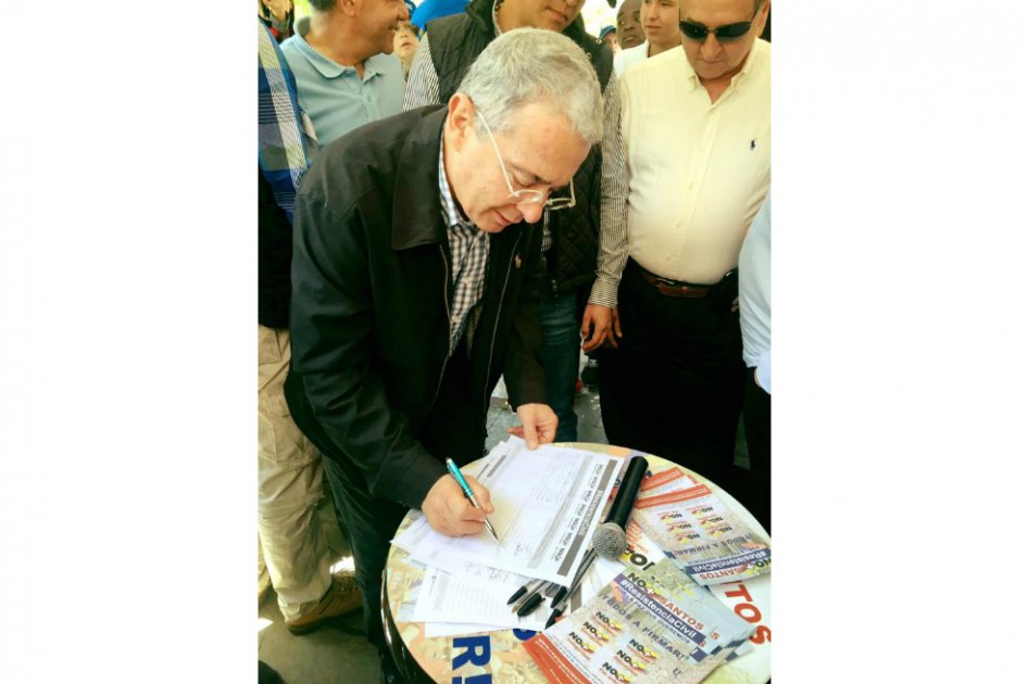 Uribe se sumaría al comité promotor del No contra plebiscito por la paz