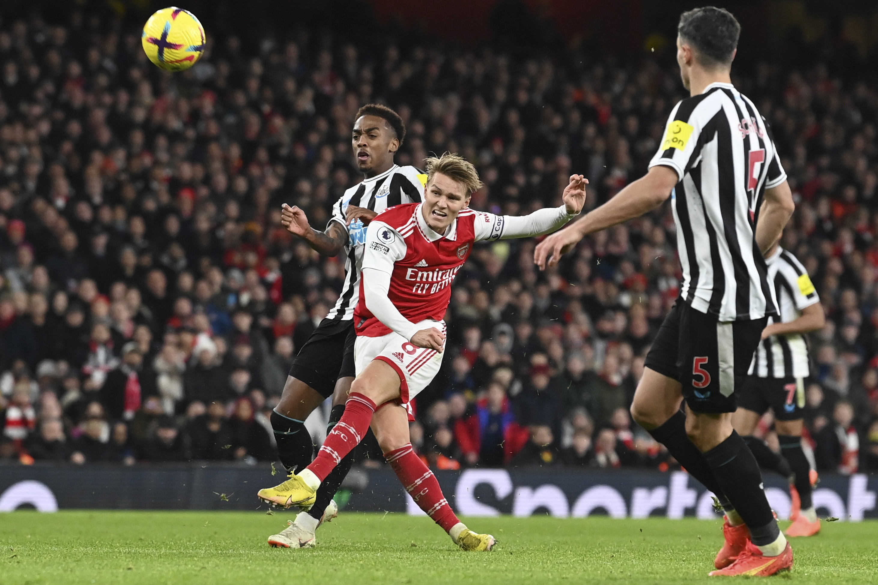 Arsenal cedió sus primeros puntos tras cinco jornadas consecutivas de victorias