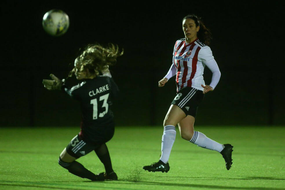 Futbolista británica se retira de la actividad profesional después de recibir sanción por racismo
