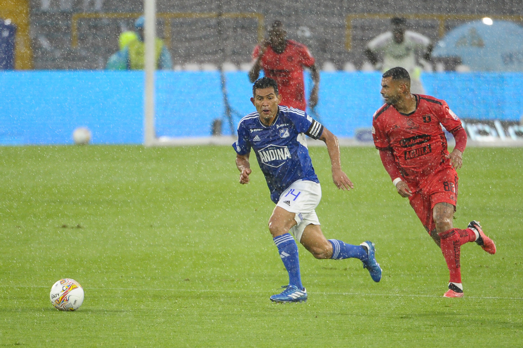 Jugador de Millonarios durante el partido ante el América de Cali por los cuadrangulares finales de la Liga Betplay Dimayor 2