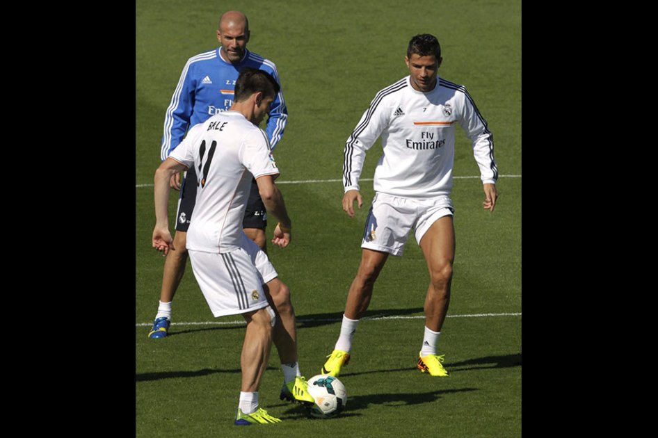 Con túnel a Ronaldo, Bale se estrena en Real Madrid