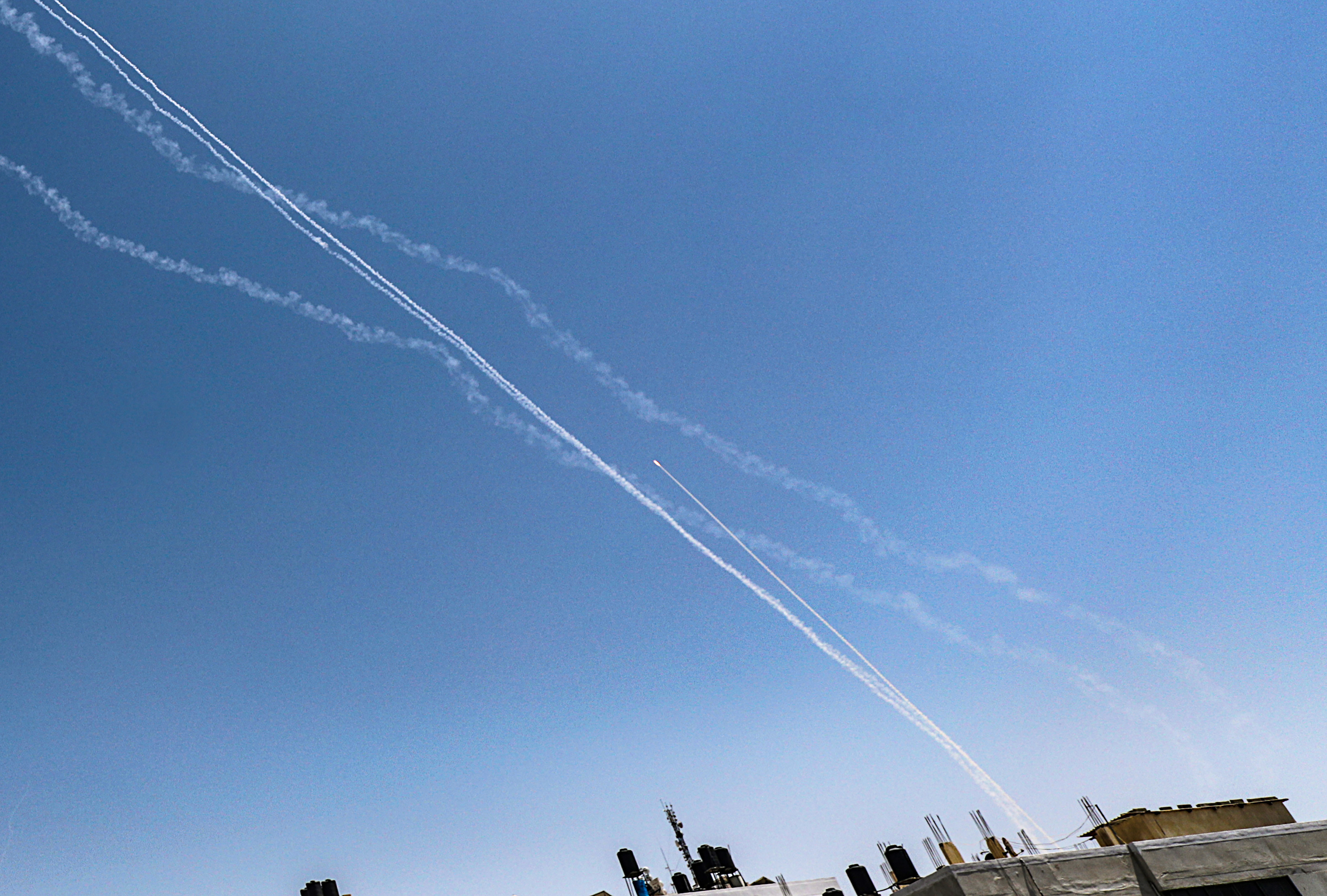 Cruce de cohetes entre Israel y Palestina en la Franja de Gaza