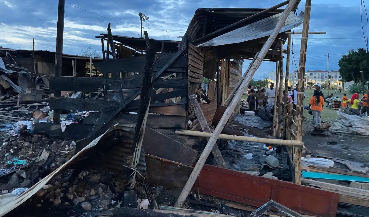 Incendio destruyó más de 20 viviendas en invasión del barrio Los Lagos, en Cali