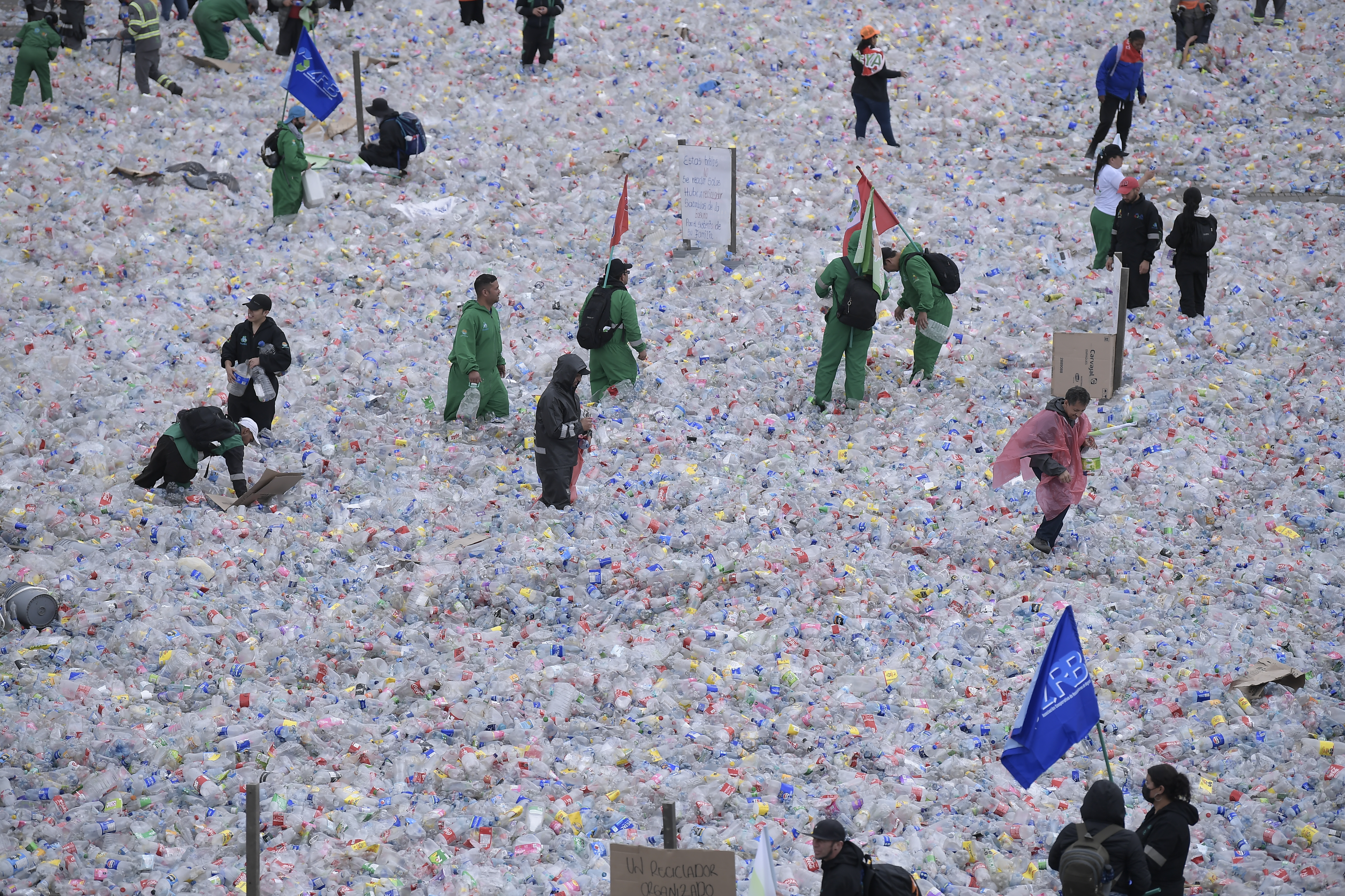“Manipulan el precio del plástico”: recicladores que luchan por su oficio