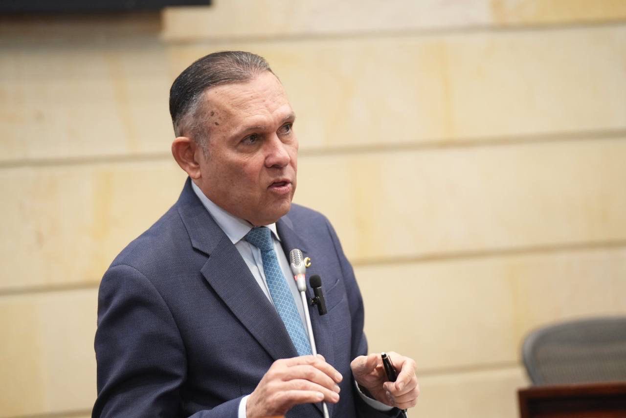 Presidente del Congreso, Efraín Cepeda.