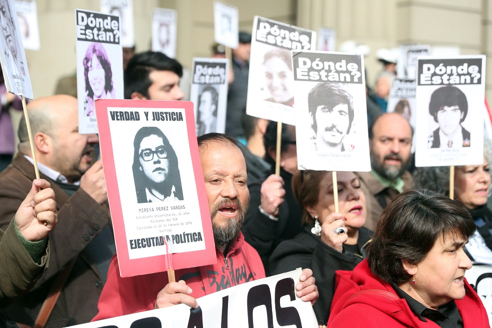 Protestas en Chile por liberación de condenados por crímenes durante la dictadura
