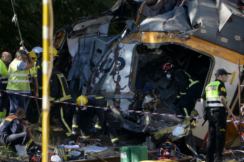 Fotos: tren se descarriló en España y dejó cuatro personas muertas