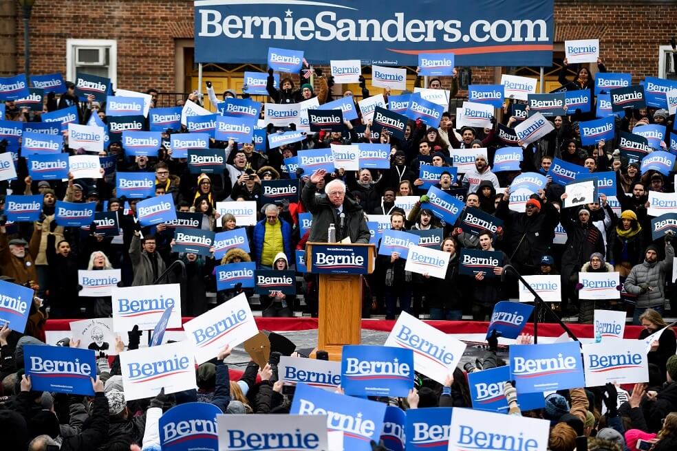 Hospitalizan al candidato demócrata Bernie Sanders por obstrucción arterial