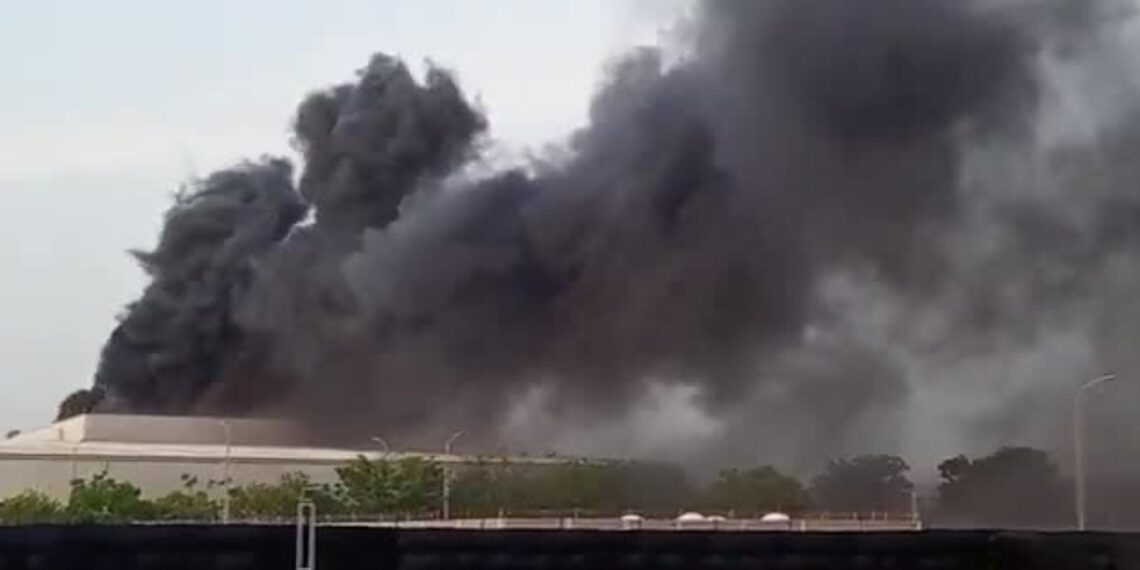 Incendio en fábrica de zona franca de Galapa provocó gran columna de humo, ¿qué pasó?