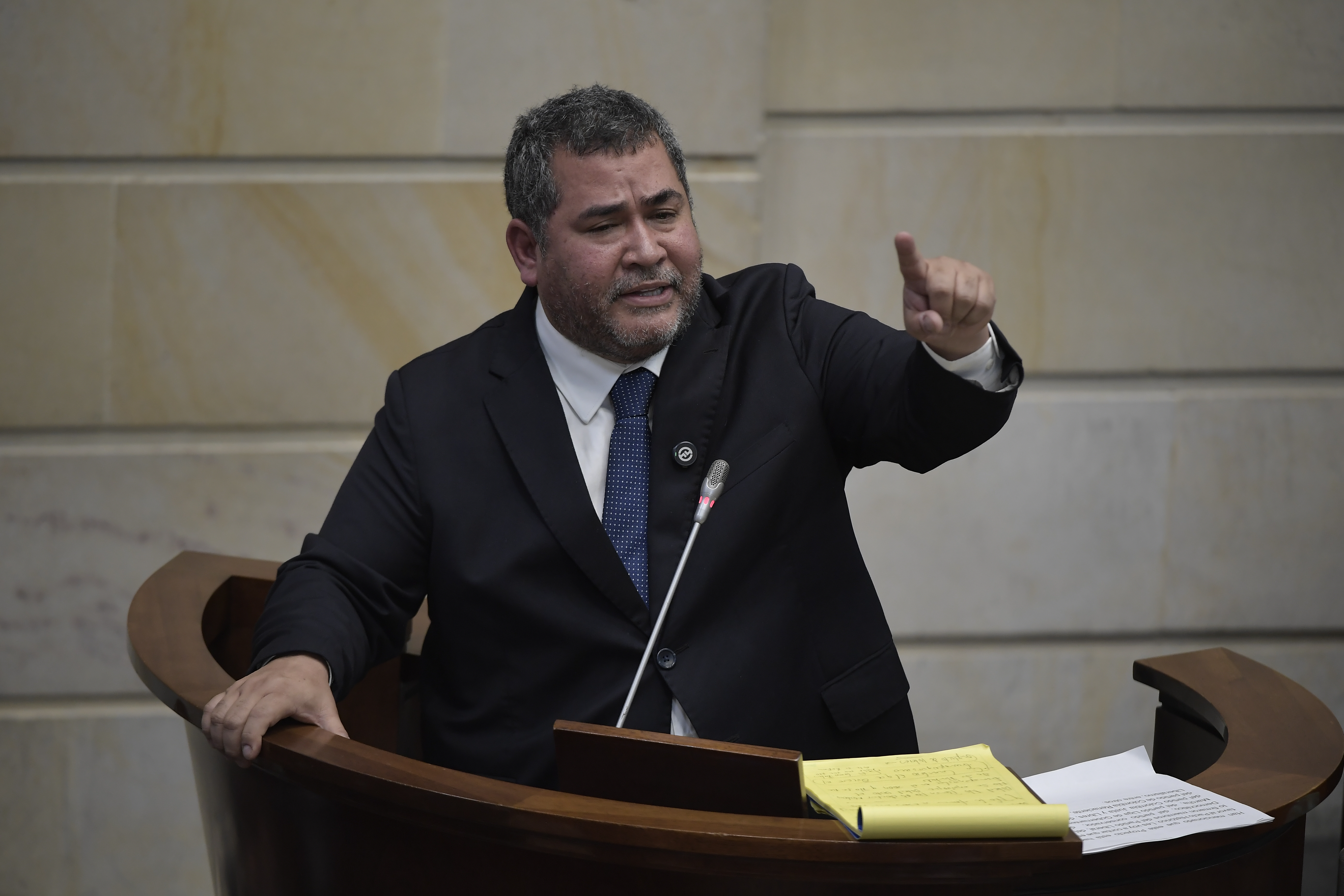 Senador en plenaria, en la que fue archivado con 55 votos por el “sí” y 29 por el “no”, el proyecto de acto legislativo que buscaba permitir el transfuguismo
