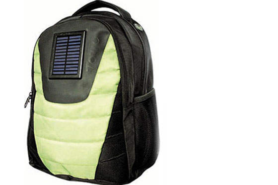 Un morral que recarga aparatos