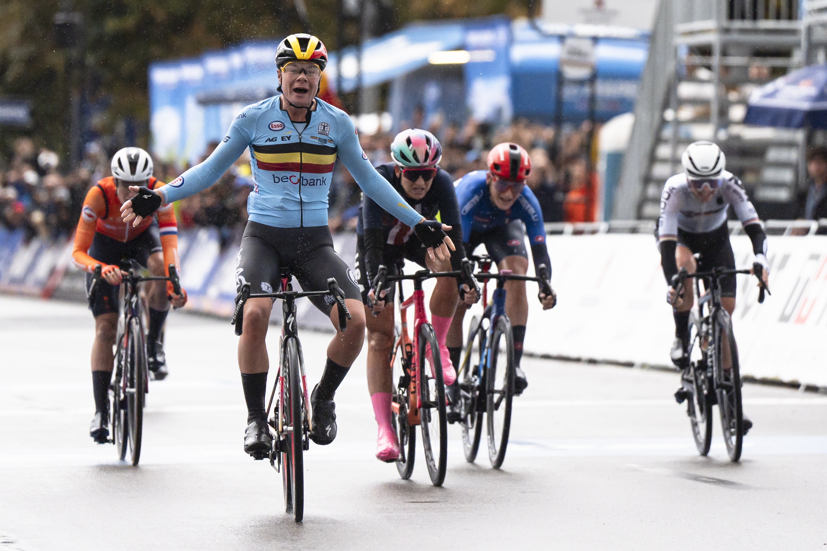 Lotte Kopecky es bicampeona mundial de la ruta, ¿cómo le fue a las colombianas?