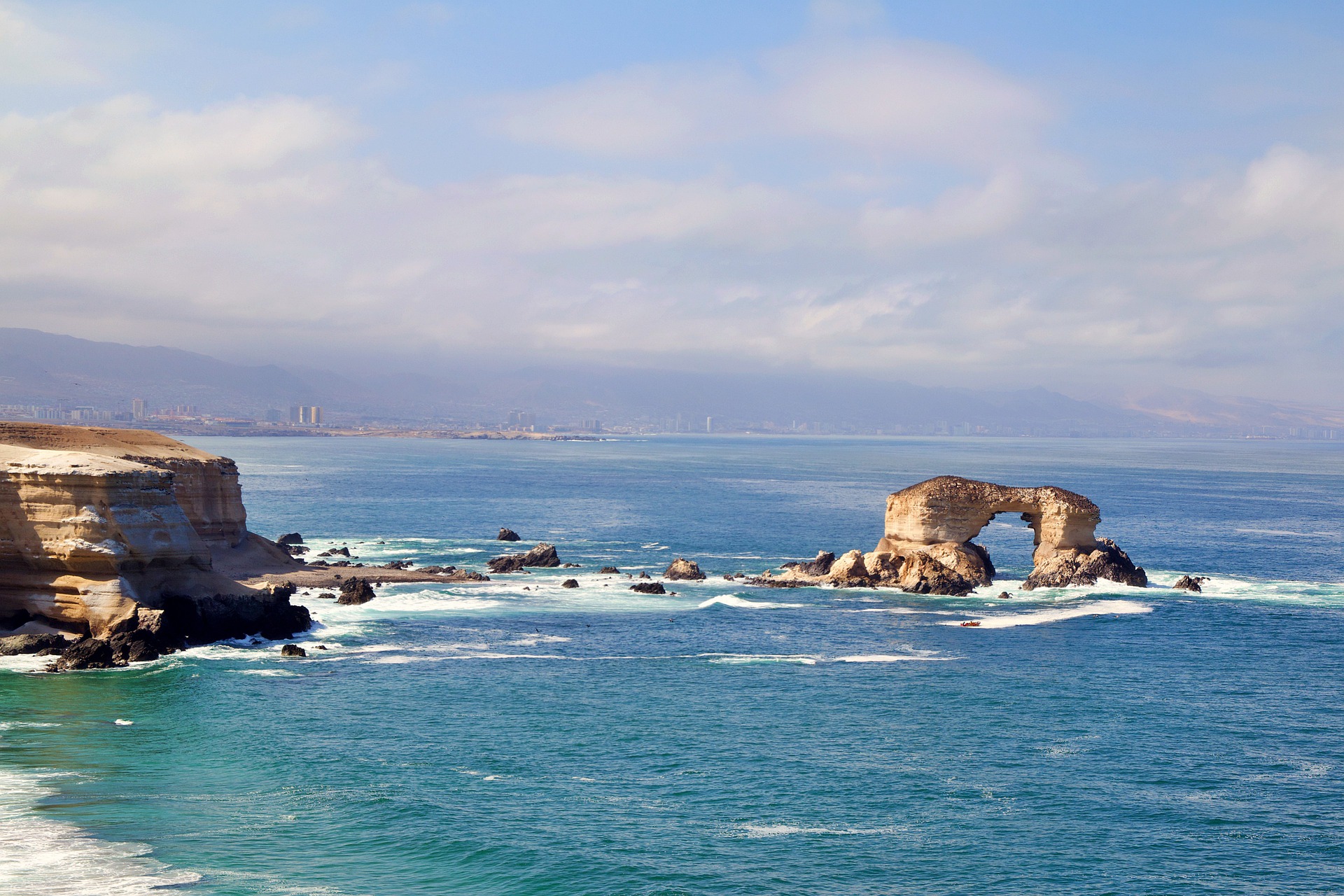 Chile flexibiliza restricciones fronterizas y autoriza ingreso de turistas