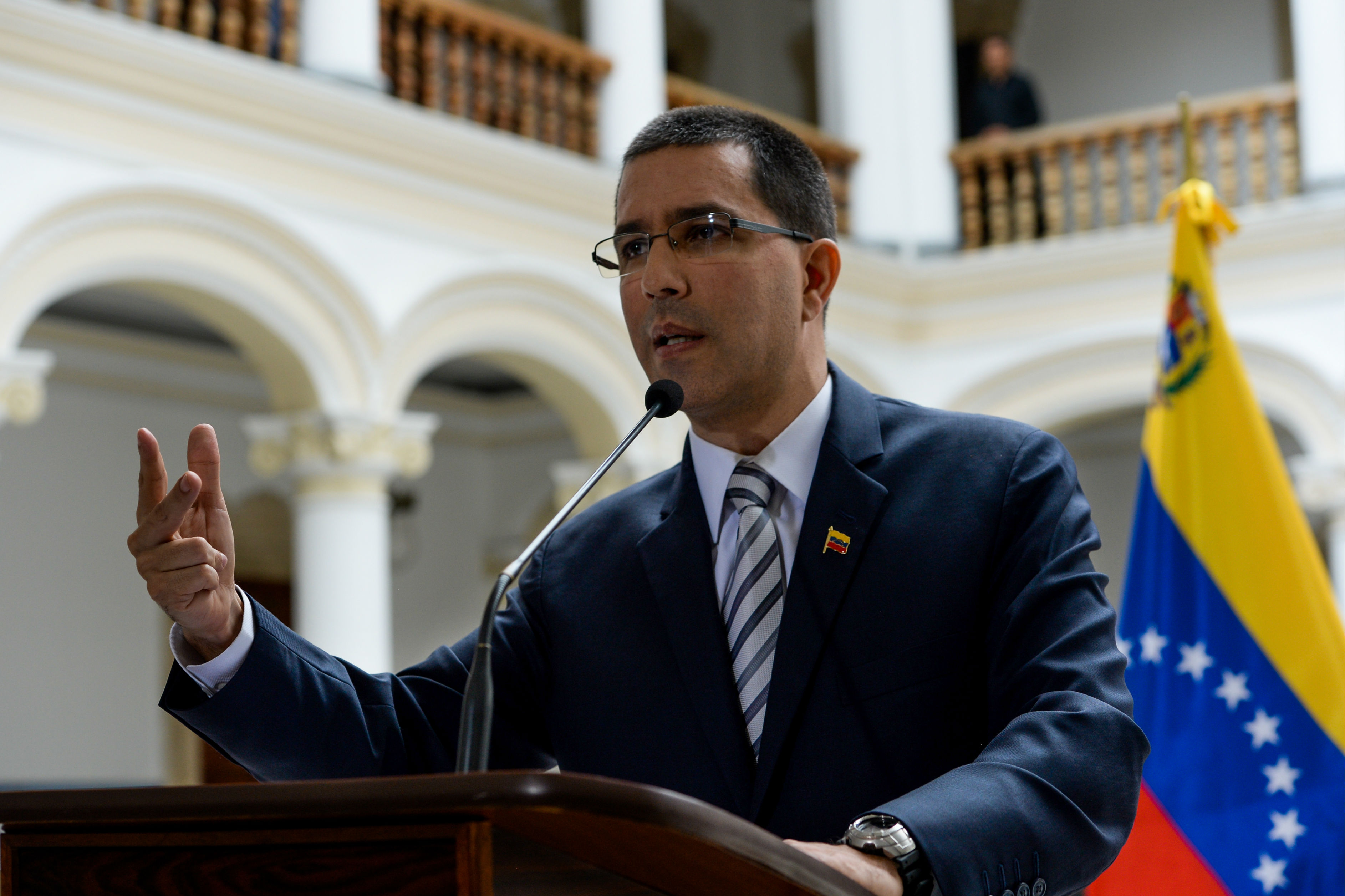 Venezuela: “EE.UU. y Colombia deben mantenerse al margen de nuestros asuntos internos”