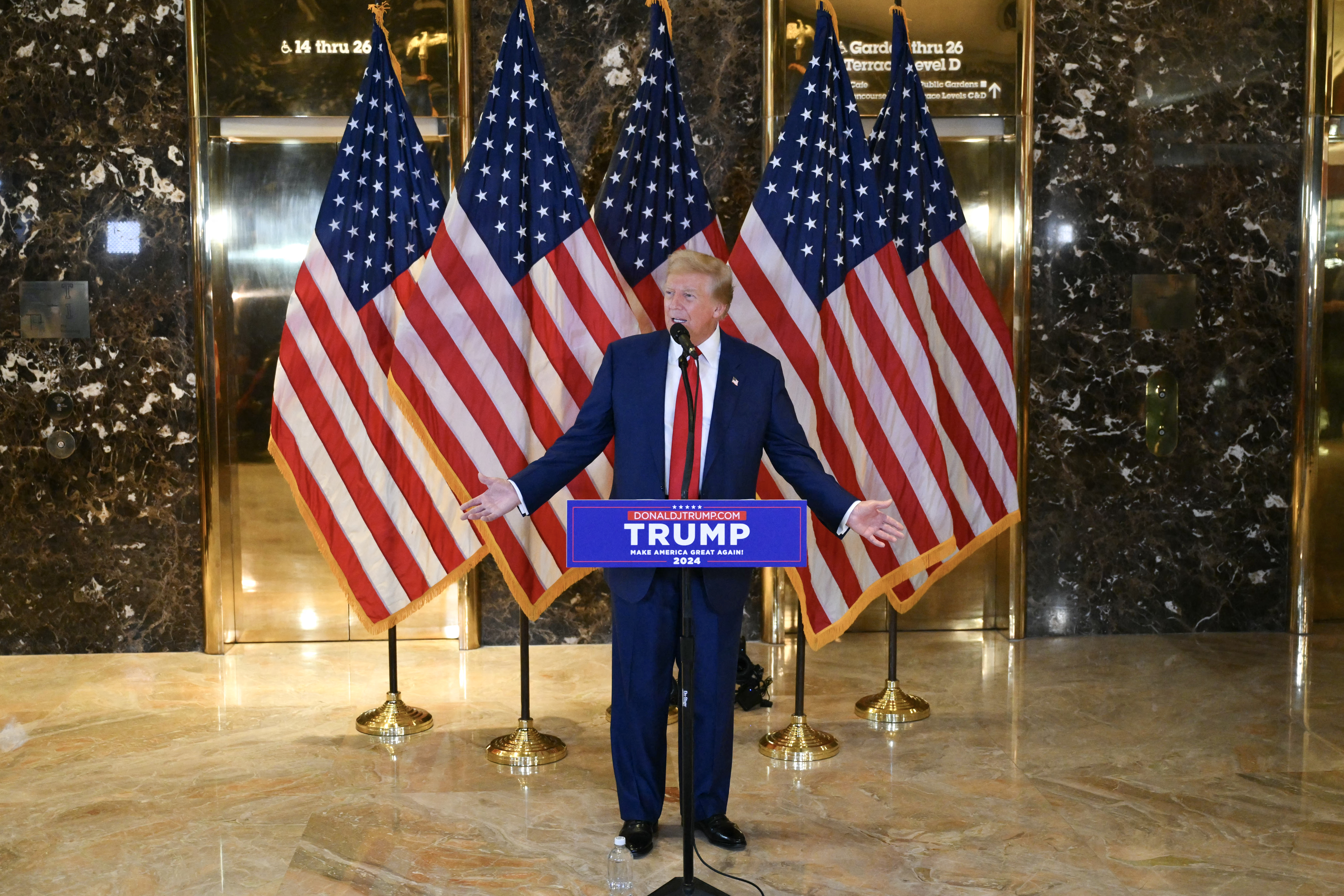 El expresidente estadounidense y candidato presidencial republicano Donald Trump habla durante una conferencia de prensa después de ser declarado culpable de cargos de dinero secreto en la Torre Trump en la ciudad de Nueva York el 31 de mayo de 2024.