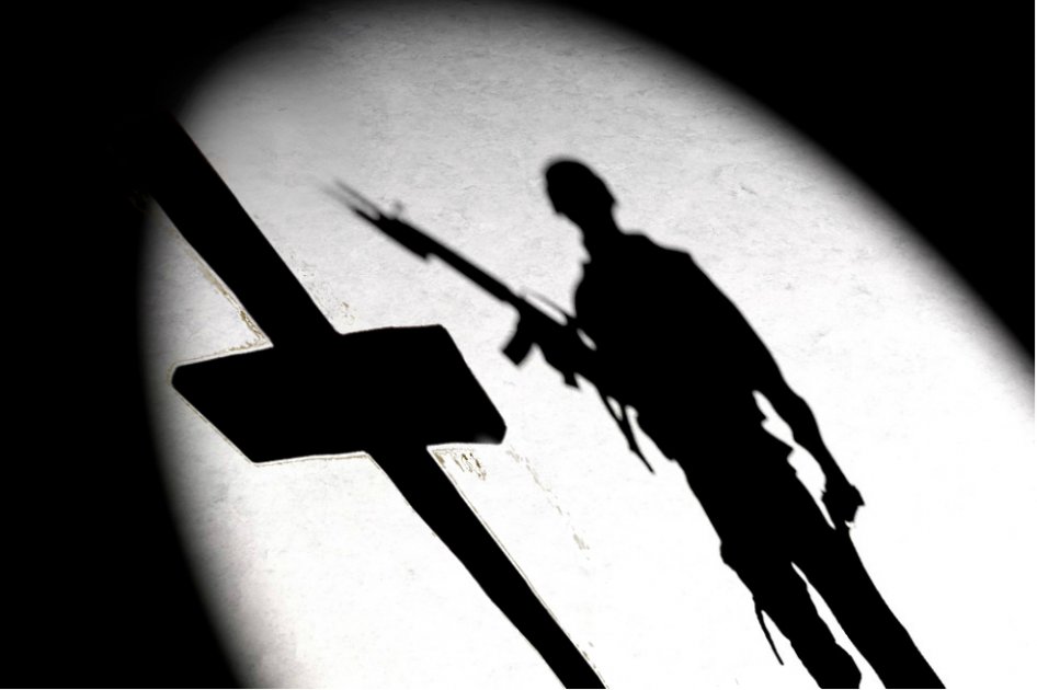 Cristianos extremos: ¿A dejar la Biblia y a tomar las armas?