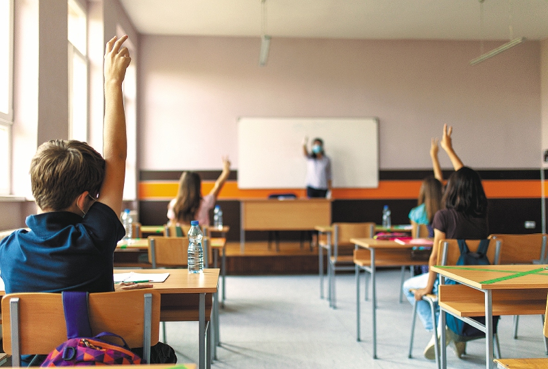 Ruido del tráfico en colegios empeora atención y memoria de niños y niñas. ¿Por qué?
