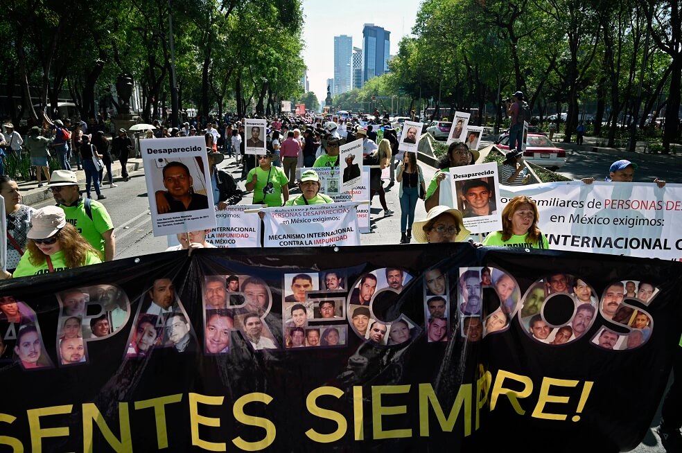 Madres mexicanas marchan en su día reclamando por sus hijos desaparecidos
