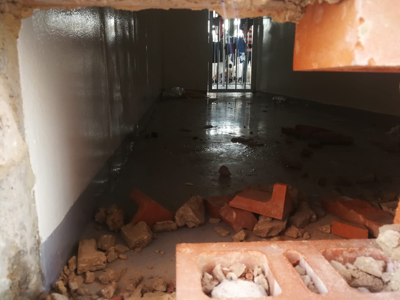Incertidumbre por fuga masiva en URI de Puente Aranda