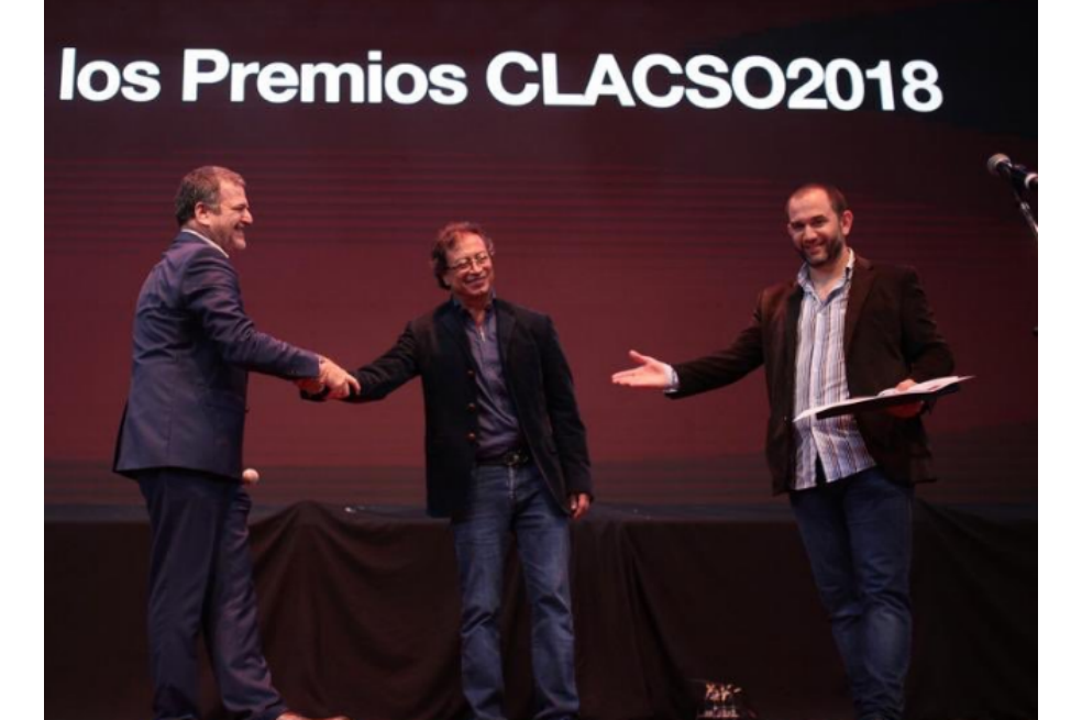 Petro recibió premio a los derechos humanos en Buenos Aires