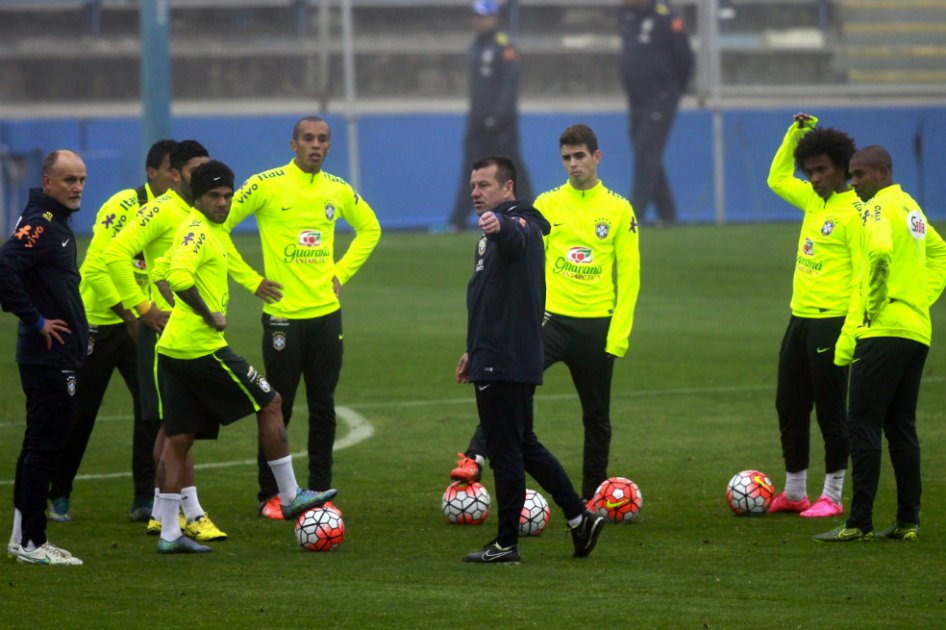 Brasil sufre la ausencia de Neymar y convoca a Kaká para debut eliminatorio