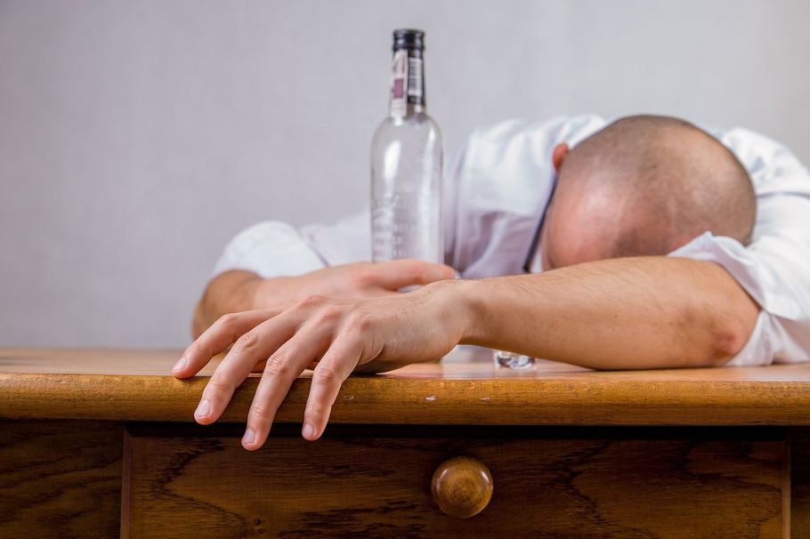 El guayabo: esto es lo que le pasa a tu cuerpo cuando tienes una resaca terrible