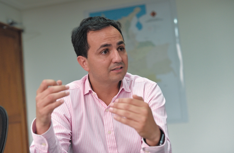 “El próximo gobierno tiene el reto de mantener la inversión en vías rurales”: director Invías