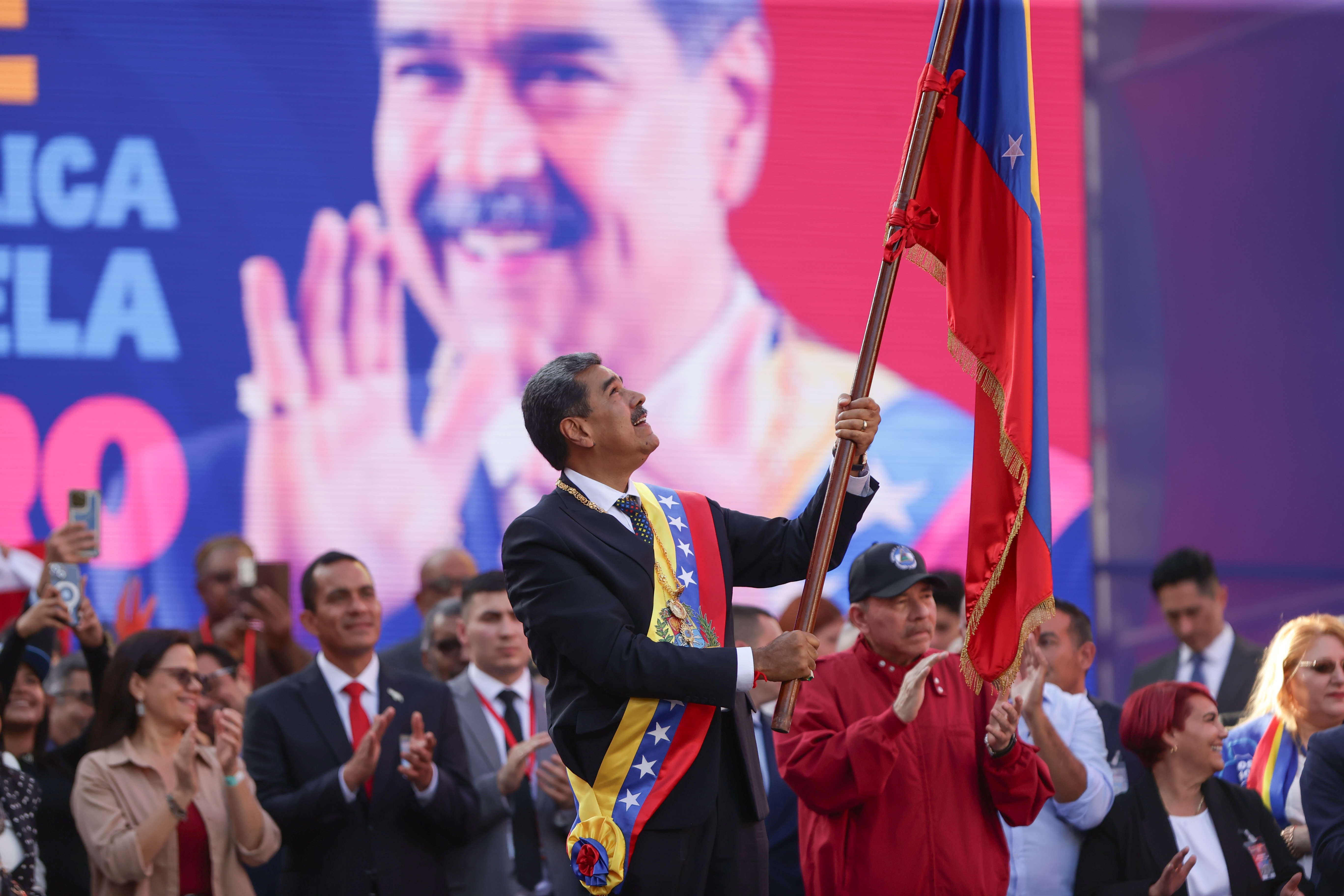 “Nadie quiere la intervención militar”: Maduro le respondió a Álvaro Uribe