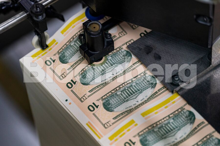 Crece la presión y el dólar se debilita: los factores que tiene en alerta a los mercados