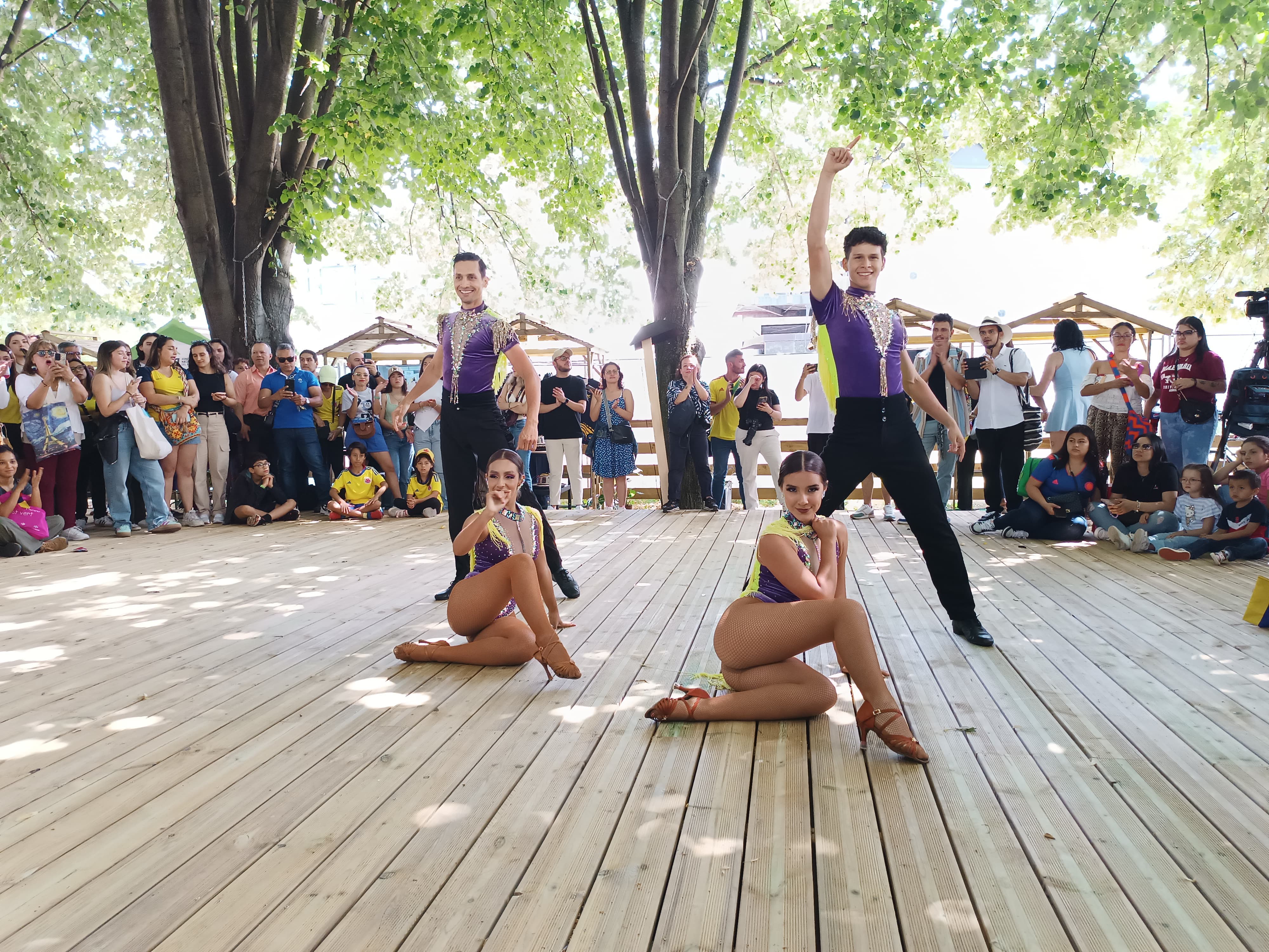 “Cali sabor” fue la agrupación invitada al evento de inauguración, que interpretó diferentes ritmos folclóricos de Colombia.