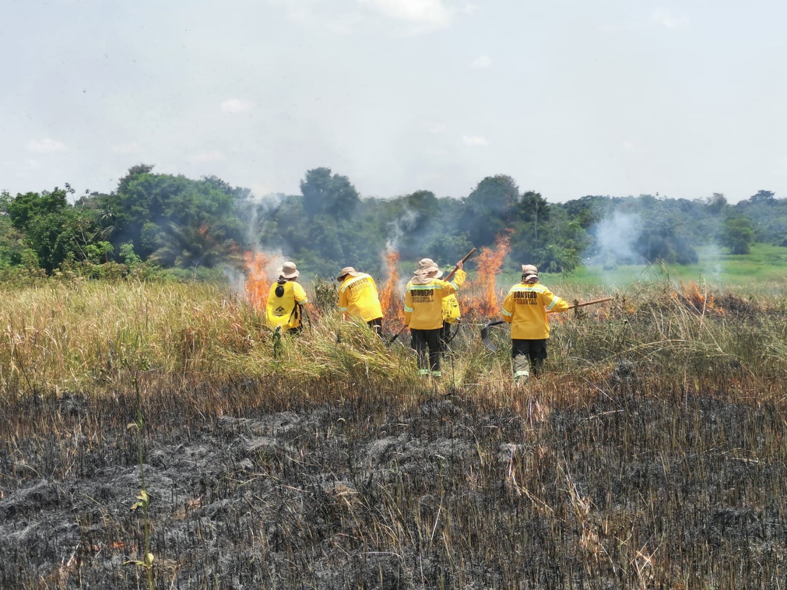 Práctica de atención a incendio forestal en Leguízamo, Putumayo.