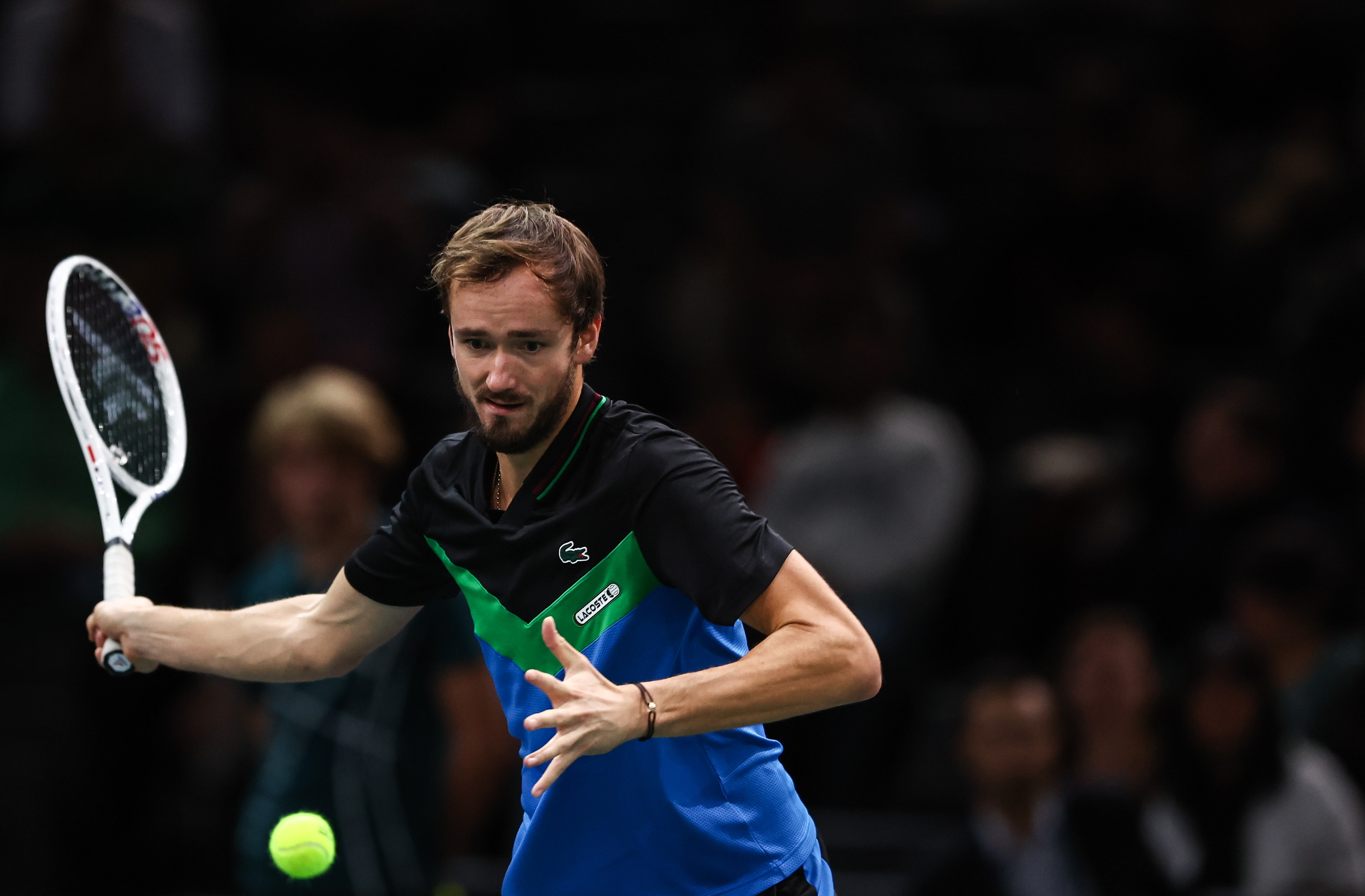 Másters de París: Djokovic cumplió, Sinner sufrió y Medvedev se despidió
