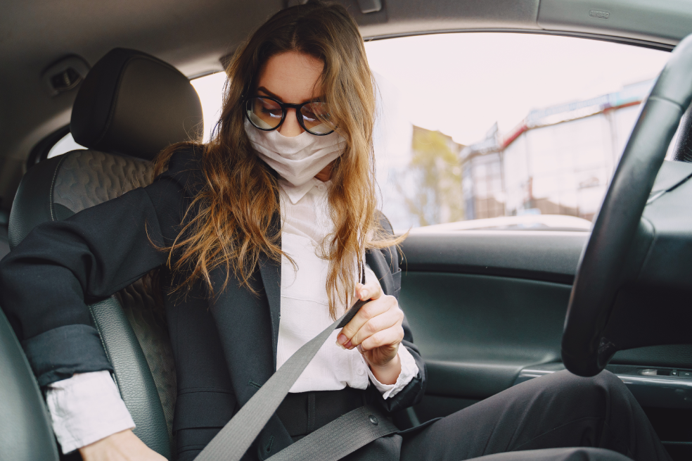 No es obligatorio el uso de tapabocas cuando se viaja sólo en carro, dice el Distrito