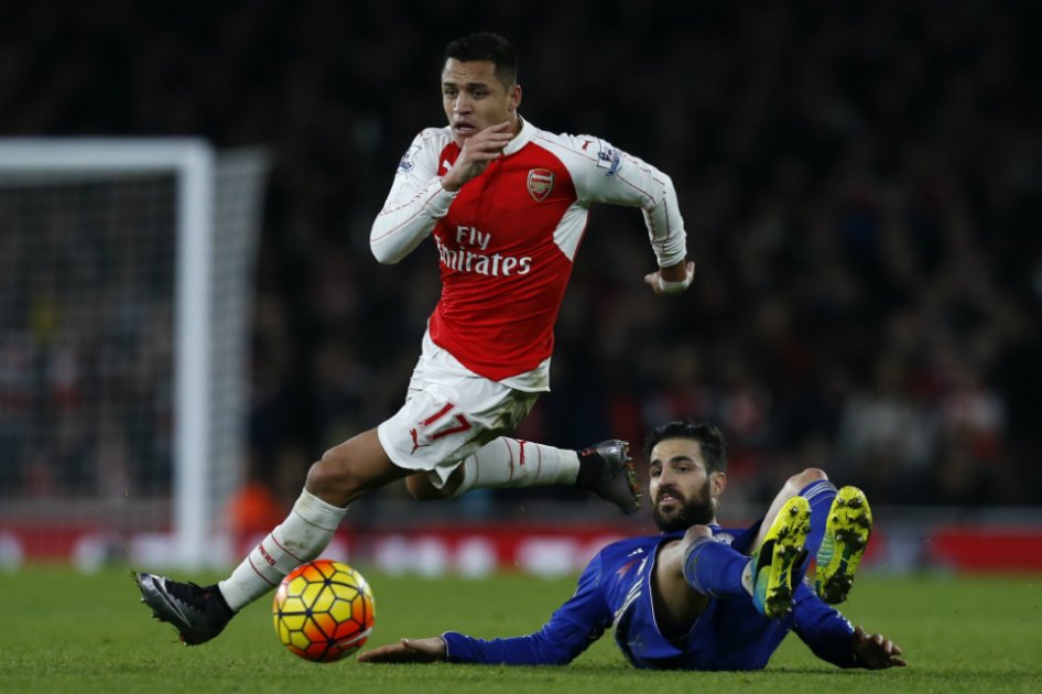 Arsenal perdió con Chelsea y le cedió el liderato al Leicester