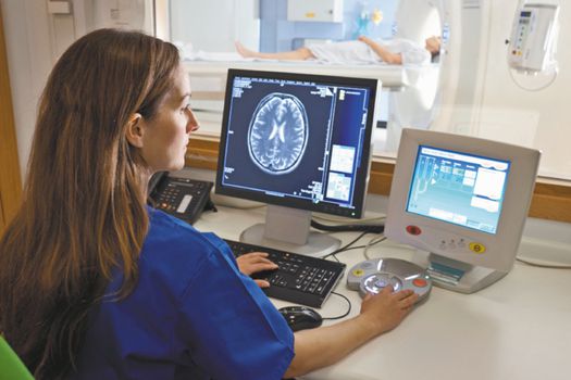 ¿Por qué las mujeres tienen más riesgo de padecer lupus, artritis o esclerosis?