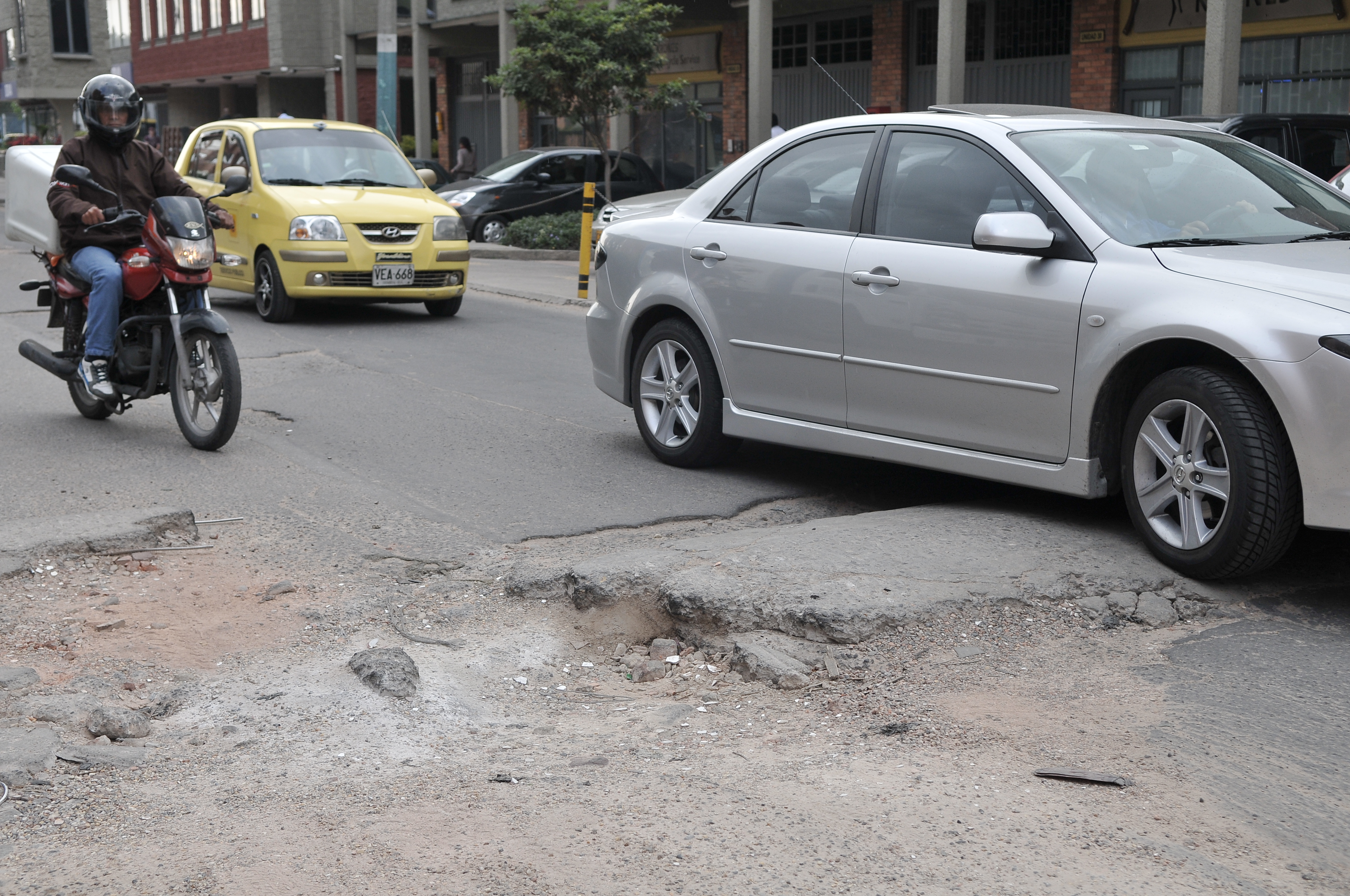 Huecos en diferentes calles de Bogotá.