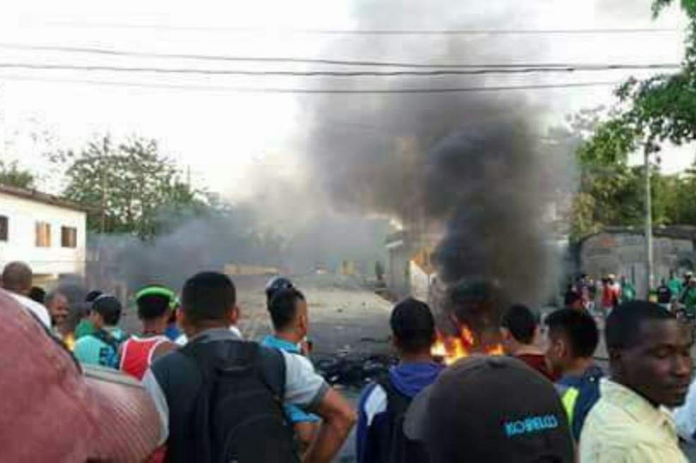 Incendios, bloqueo de vías y enfrentamientos en Urabá tras levantamiento del paro cívico
