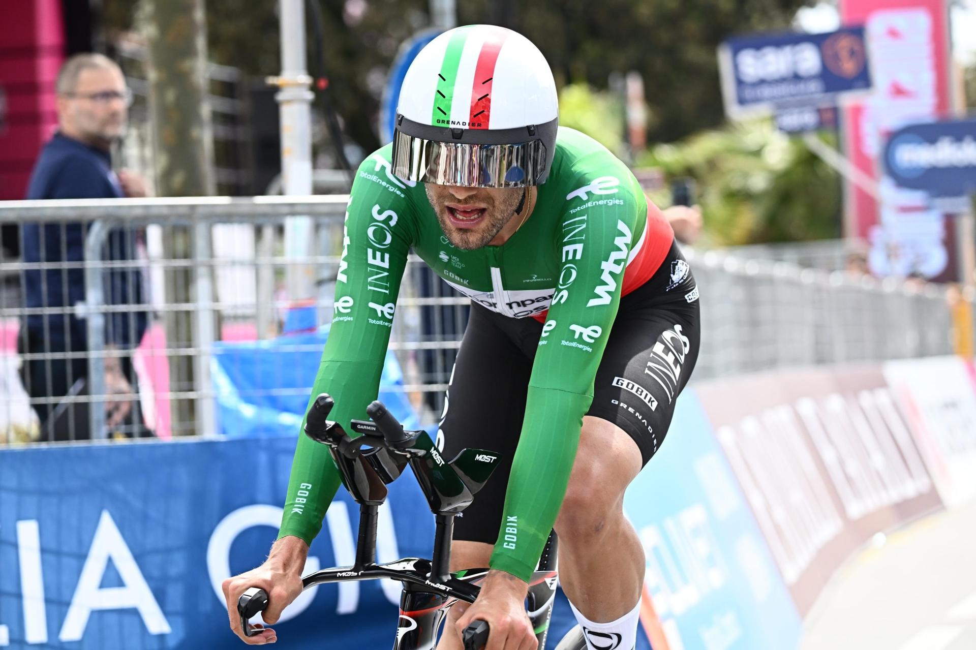 MASSA (Italy), 19/05/2026.- Italian cyclist Filippo Ganna of team Netcompany INEOS crosses the finish line of the 10th stage of the Giro d'Italia 2026, an individual time trial (ITT) over 42 km from Viareggio to Massa, Italy, 19 May 2026. (Ciclismo, Italia) EFE/EPA/LUCA ZENNARO