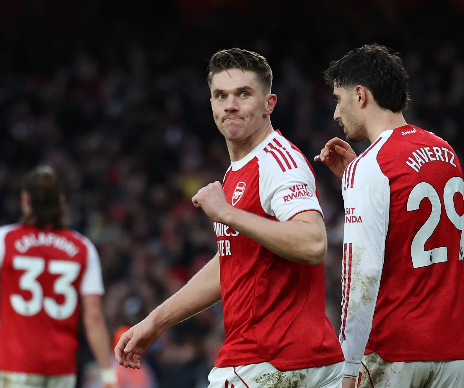 Arsenal goleó 3-0 a Sunderland y sigue afinzándose como líder de la Premier League