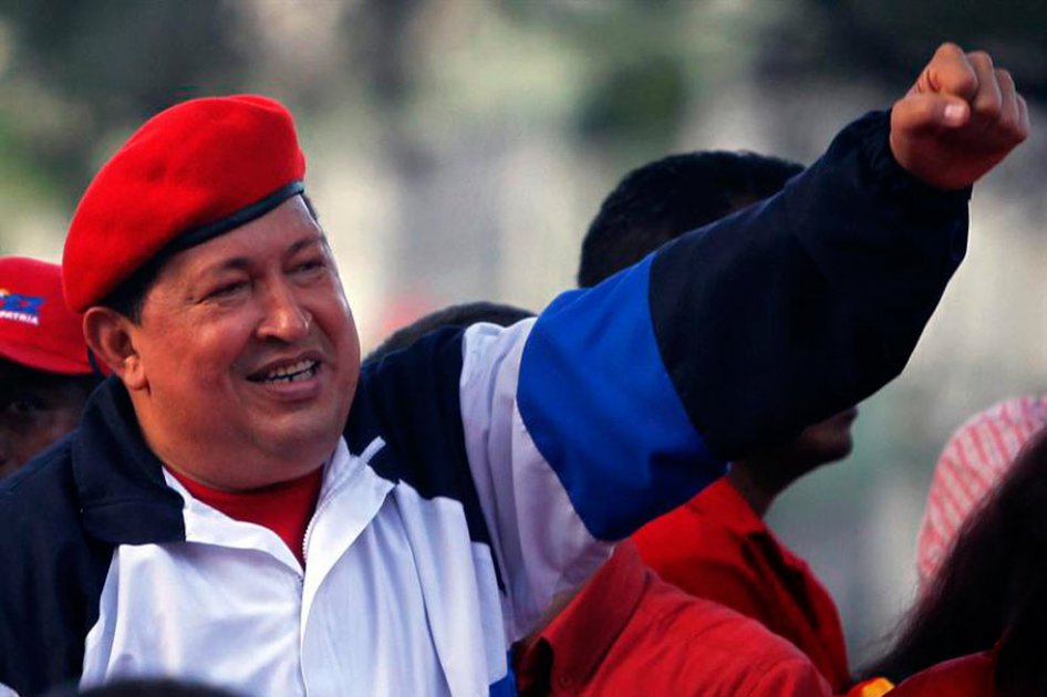 Canciller de Ecuador denuncia «actitud carroñera» hacia Chávez