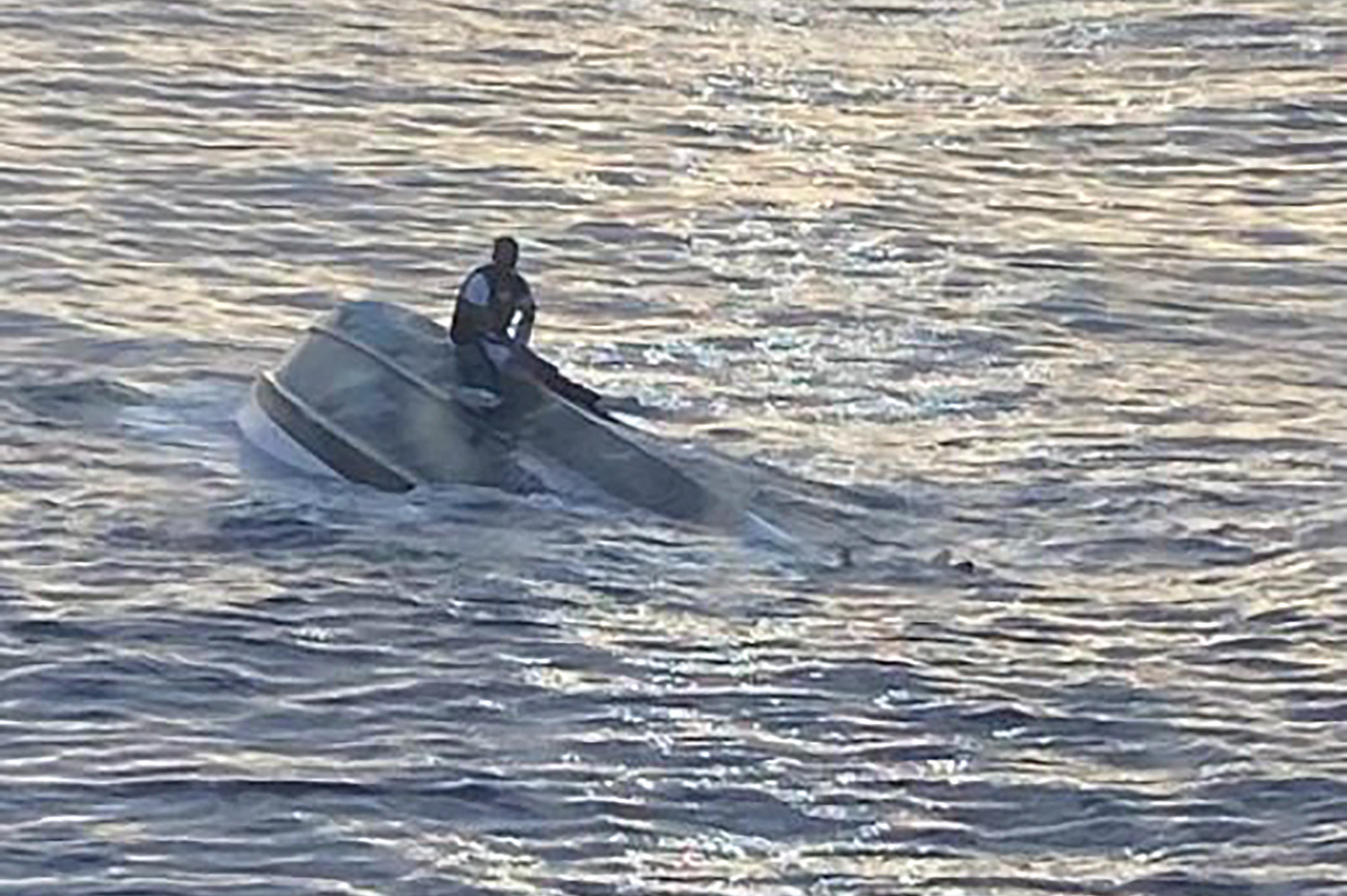 Desaparecen 39 personas tras volcarse un barco en las costas de Florida