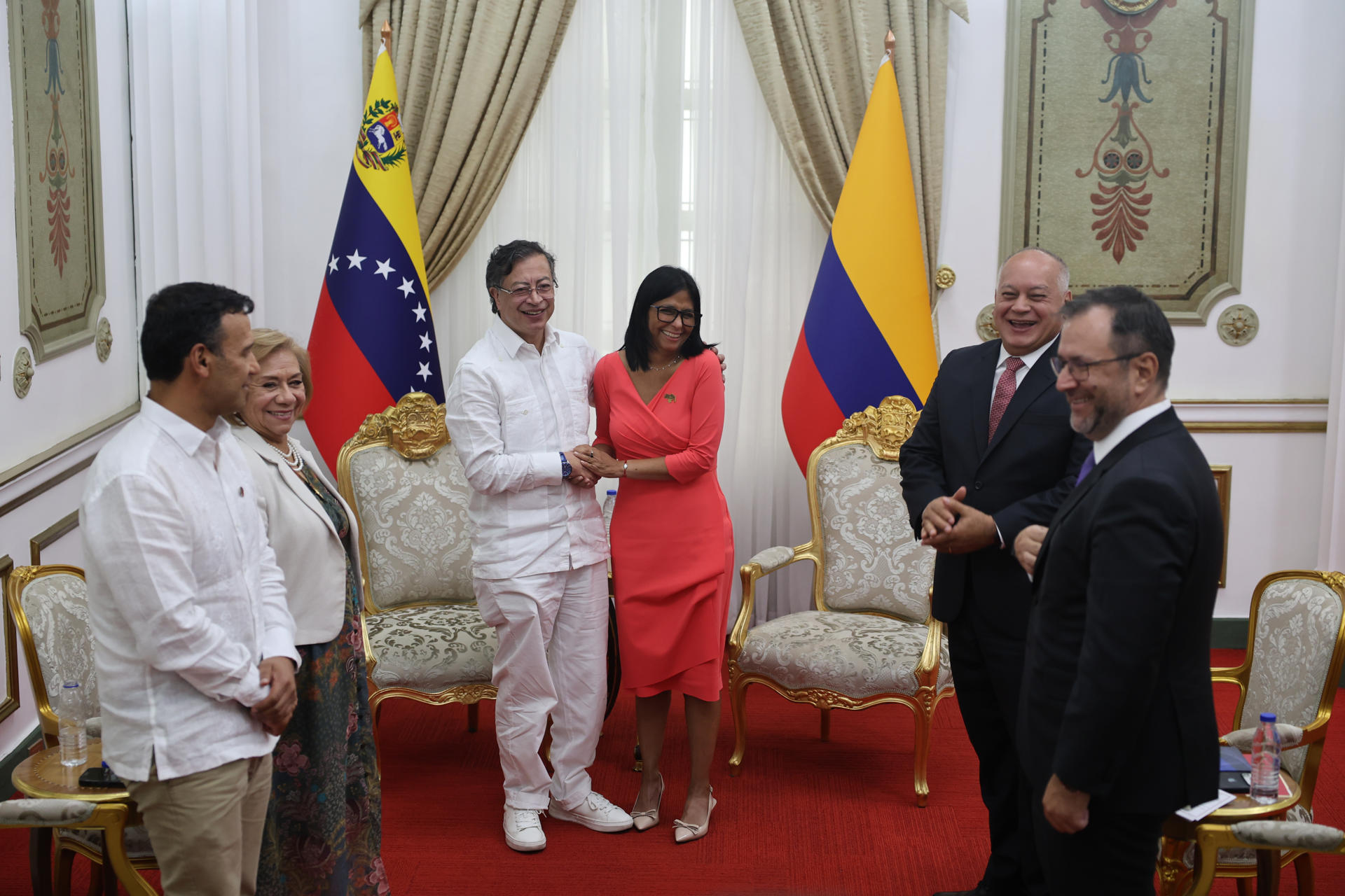 Estos son los lazos que afianzaron Petro y Rodríguez tras su primera cita en Caracas