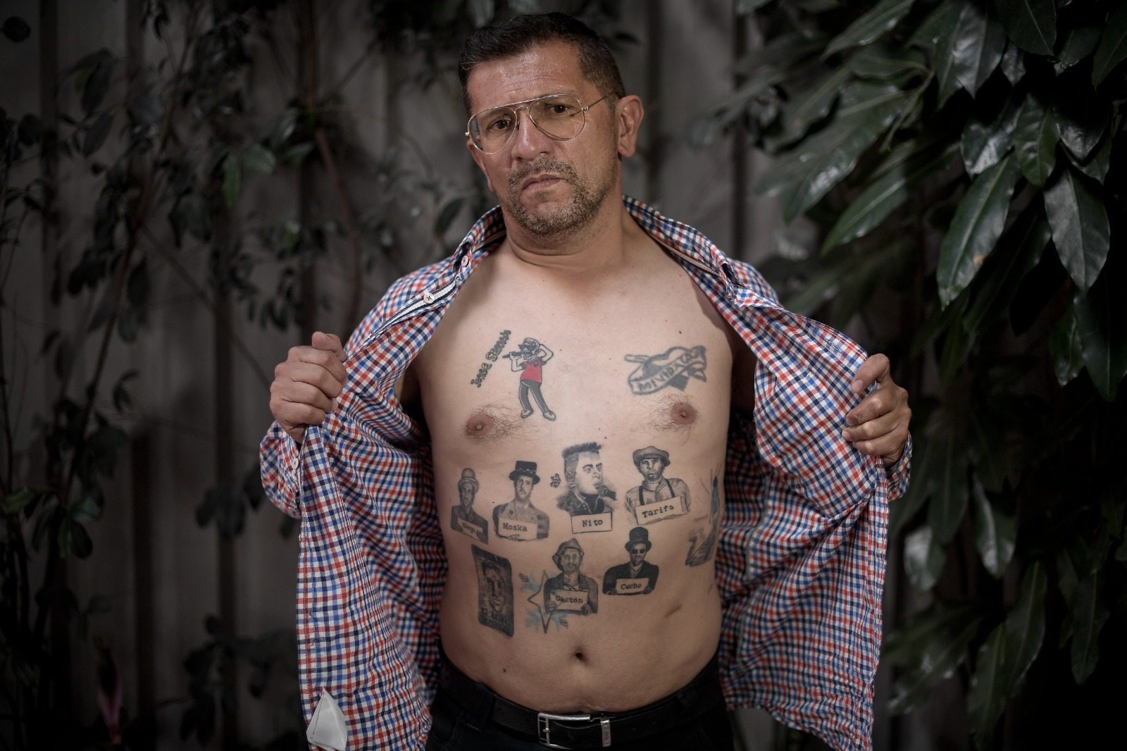 Edgar Herrera es un bogotano que sigue a la banda desde 1996. Lleva en su piel a los doce integrantes de los Decadentes.
